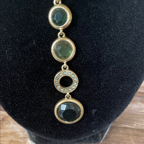 Elegant Green and Gold Necklace - Picture 4 of 6